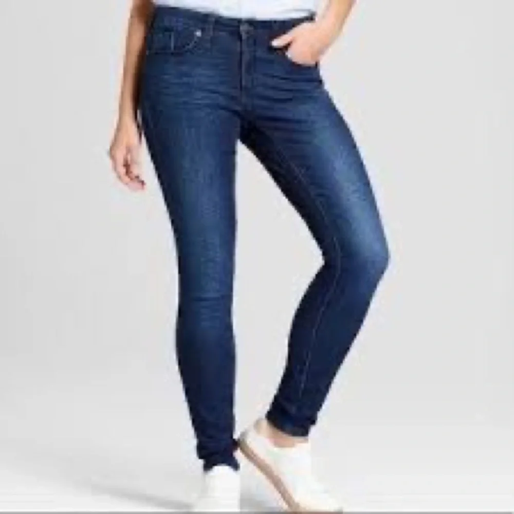 Universal Thread Mid Rise Skinny Short Denim Jeans